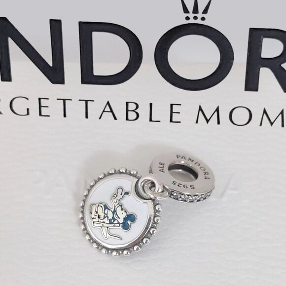 Pandora Vacation Club Member Dangle Charm DVC Exclusive Mickey Mouse NIB Charm - Picture 1 of 8
